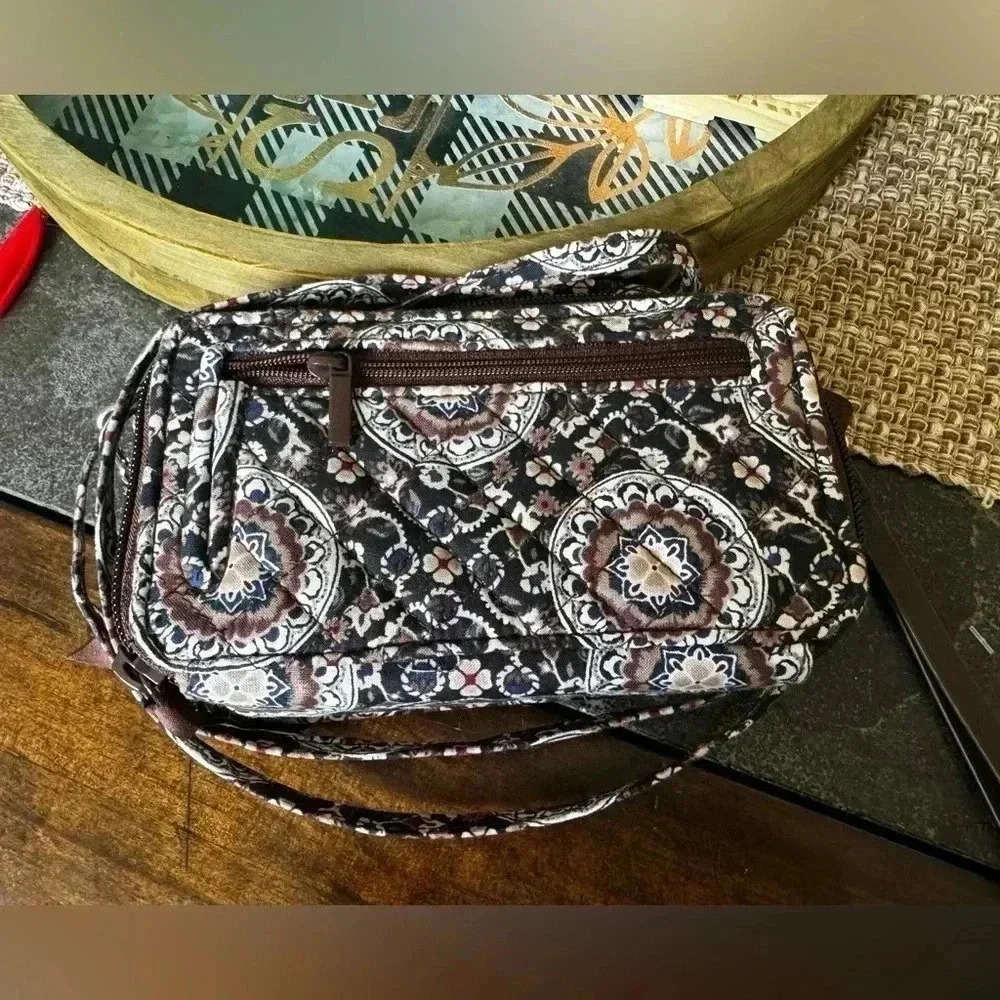 Grey Vera Bradley Wallet - Picture 2 of 10